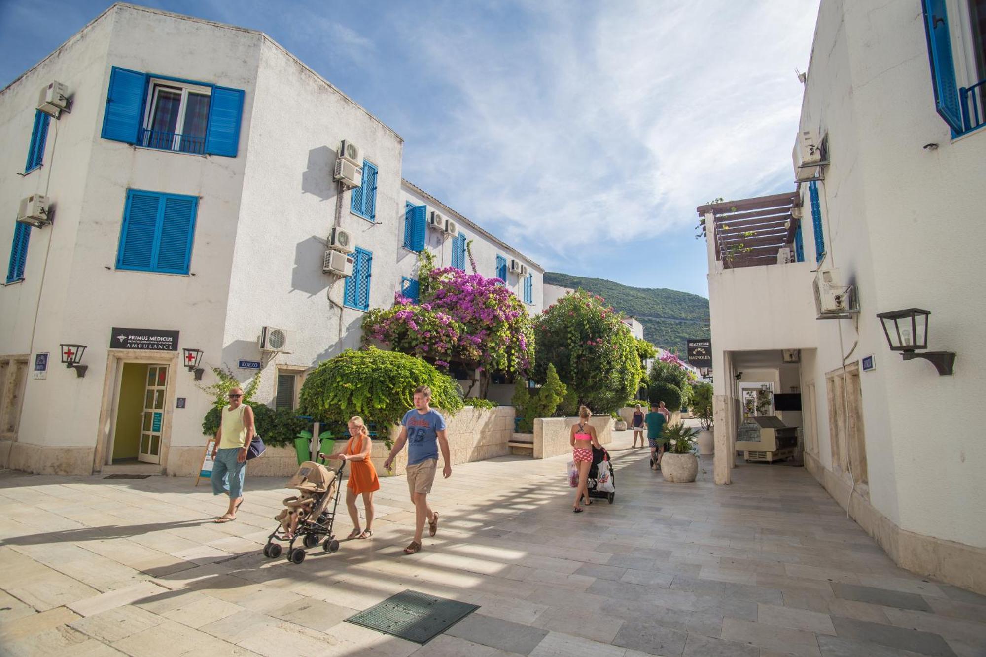 Hotel Slovenska Plaza Lux Budva Exterior photo