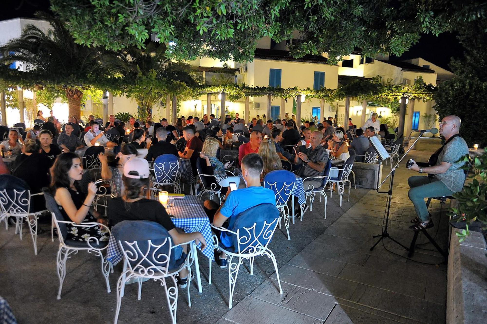 Hotel Slovenska Plaza Lux Budva Exterior photo